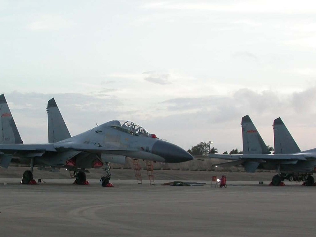 Китайского производства F-11 истребители обои #22 - 1024x768