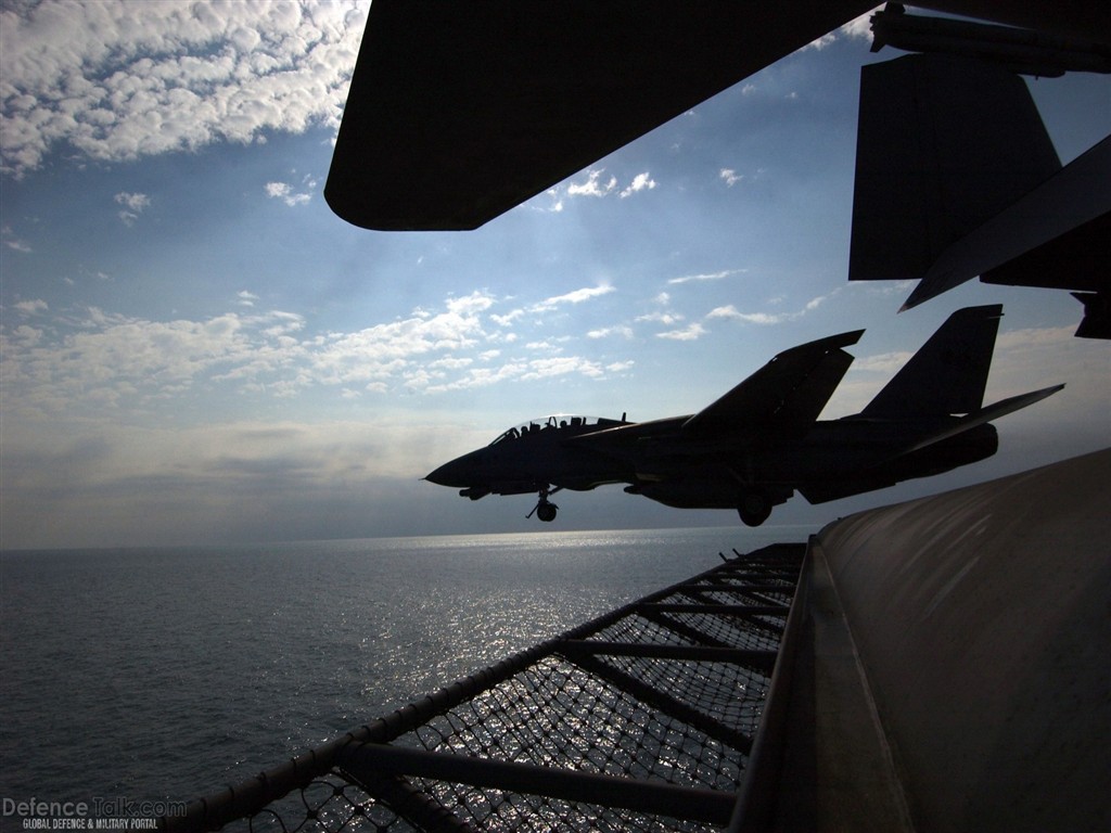 U. S. Navy F14 Tomcat bojovník #43 - 1024x768