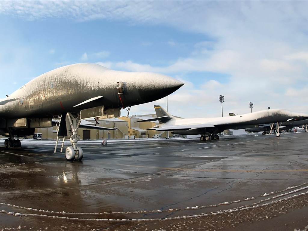 Fond d'écran HD avions militaires #13 - 1024x768