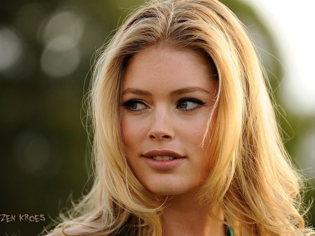 Doutzen Kroes beau fond d'écran #21 - 1024x768