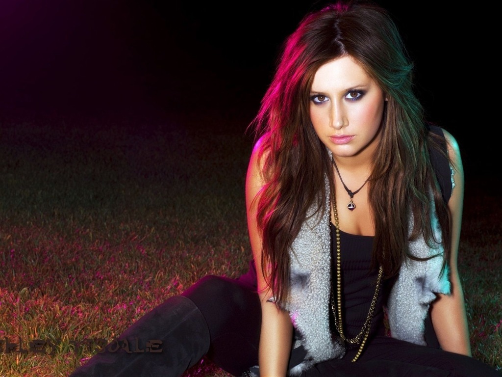 Ashley Tisdale beau fond d'écran (1) #35 - 1024x768