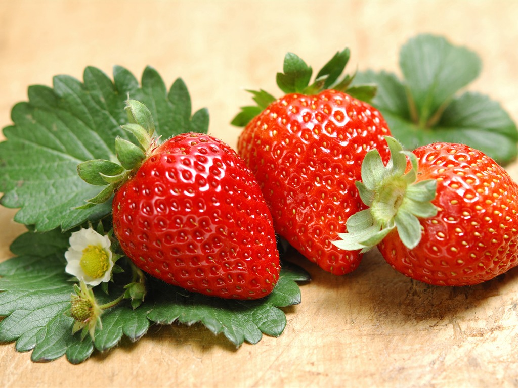 HD wallpaper fresh strawberries #5 - 1024x768