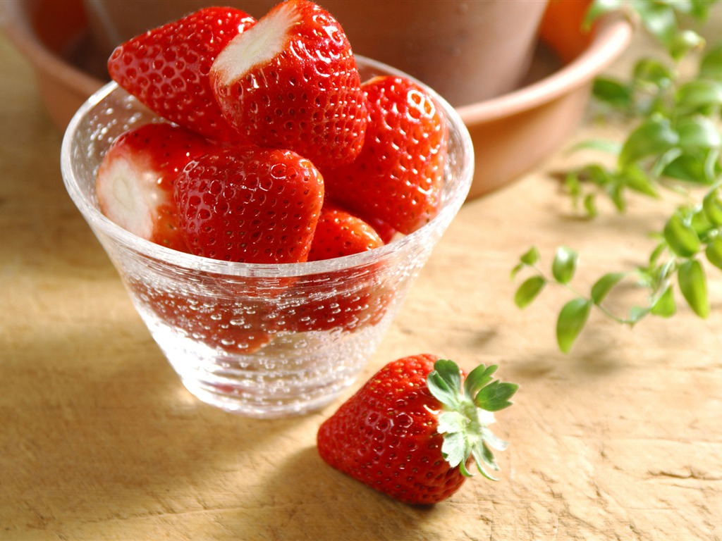 HD wallpaper fresh strawberries #8 - 1024x768