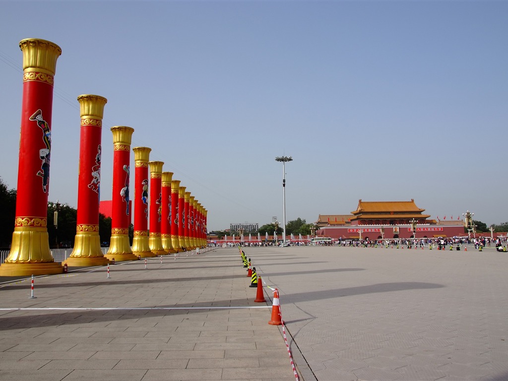 Costumes, Tiananmen Square (rebar works) #4 - 1024x768