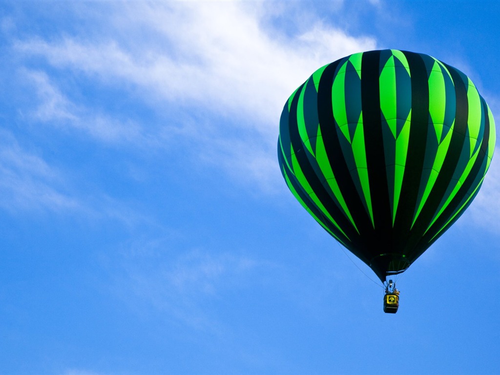 Coloridos globos de aire caliente fondo de pantalla (1) #2 - 1024x768