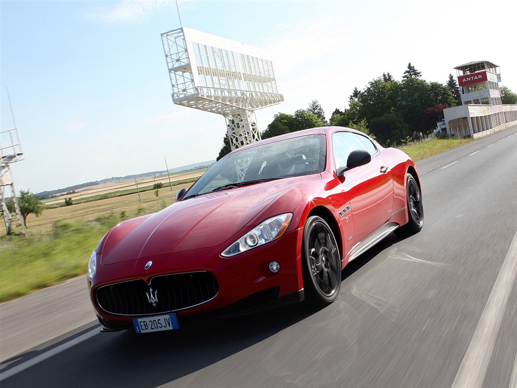 Maserati GranTurismo - 2010 fondos de escritorio de alta definición #11 - 1024x768