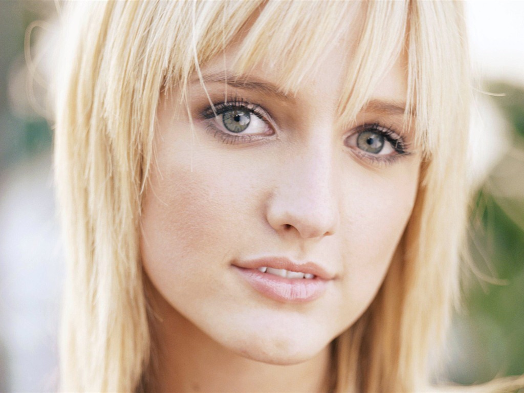 Ashlee Simpson hermoso fondo de pantalla #1 - 1024x768