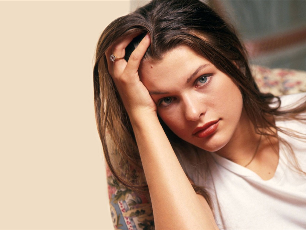 Milla Jovovich tapety na plochu krásné #20 - 1024x768