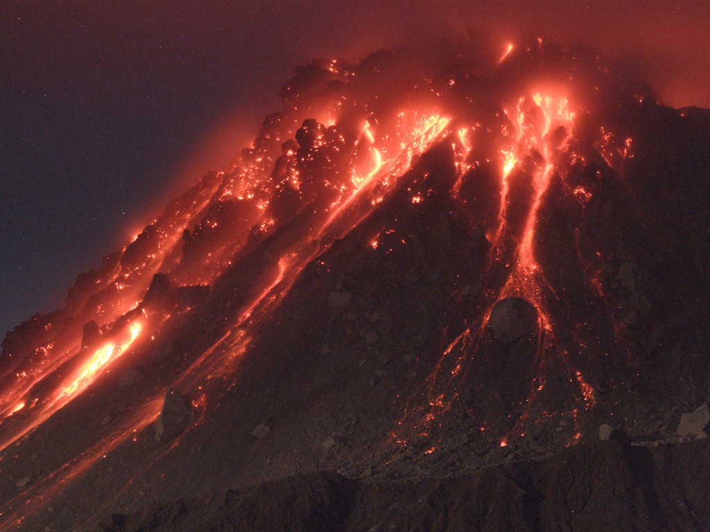 火山喷发的壮丽景观壁纸1 - 1024x768