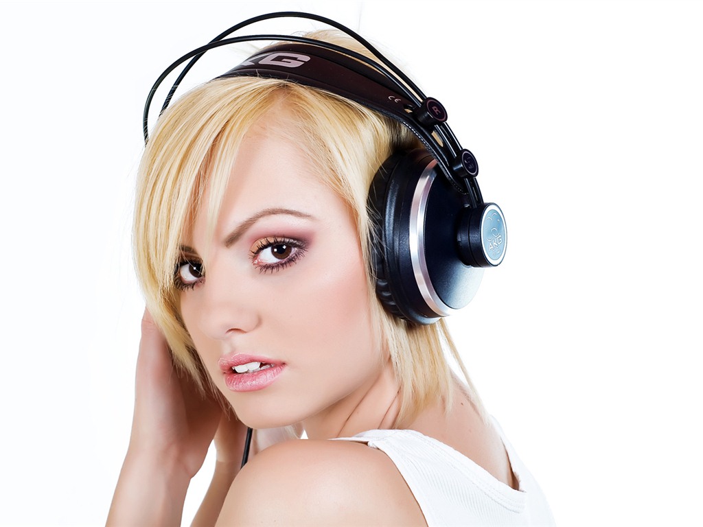 Alexandra Stan hermosos fondos de pantalla #6 - 1024x768