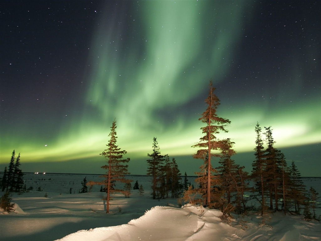 Natural wonders of the Northern Lights HD Wallpaper (2) #3 - 1024x768