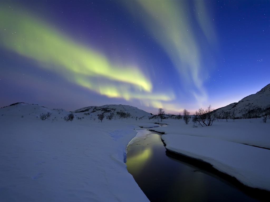 Natural wonders of the Northern Lights HD Wallpaper (2) #19 - 1024x768