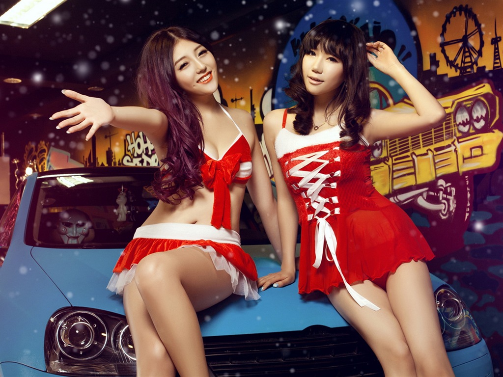 新年喜庆的红色装美女车模 高清壁纸5 - 1024x768