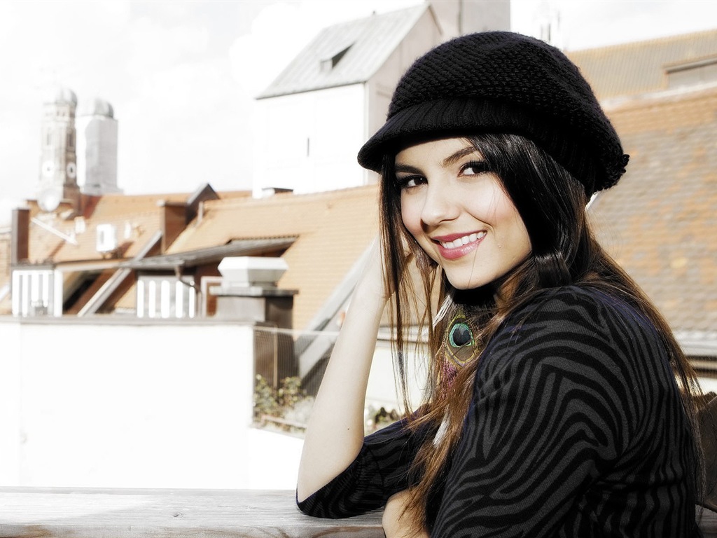 Victoria Justice krásné Tapety na plochu #12 - 1024x768