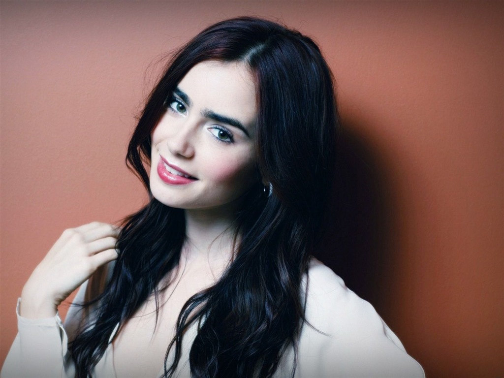 Lily Collins beautiful wallpapers #6 - 1024x768