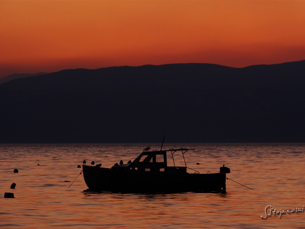 После захода солнца, озеро Охрид, Windows 8 тема HD обои #10 - 1024x768