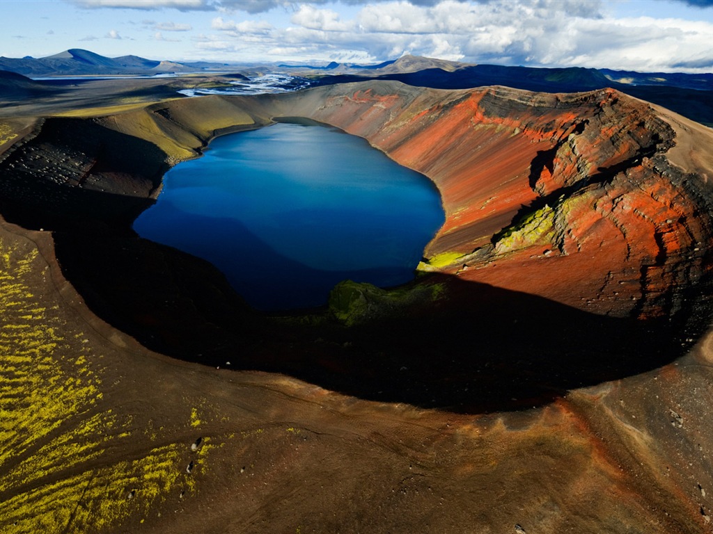 Volcanique paysage de lac fonds d'écran HD #2 - 1024x768