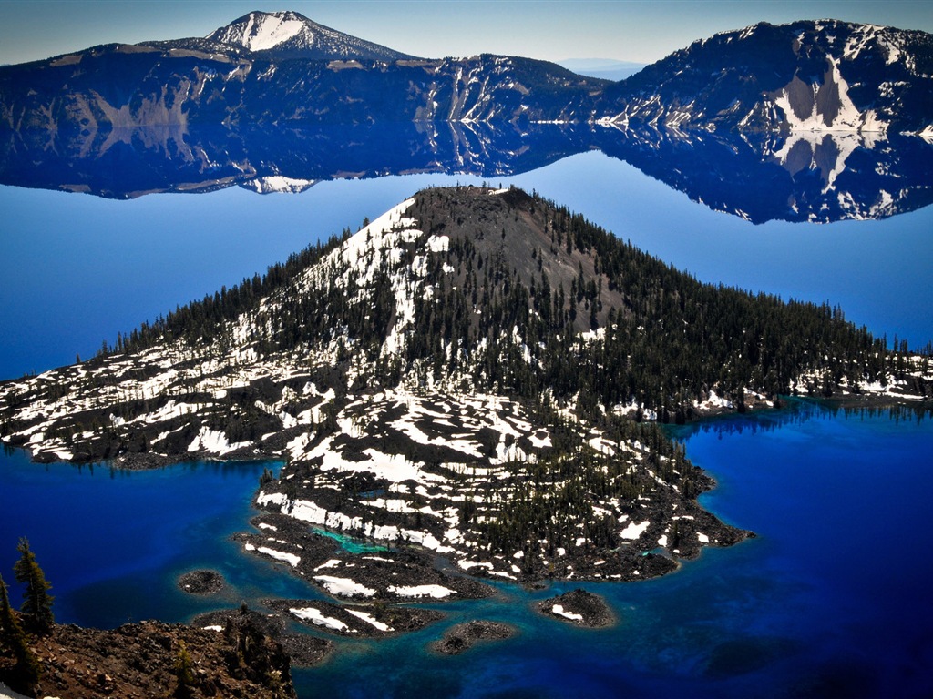 Volcanique paysage de lac fonds d'écran HD #8 - 1024x768