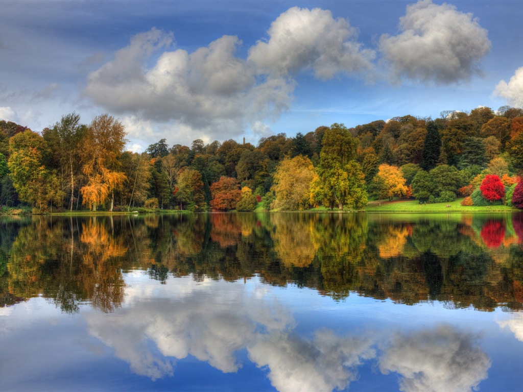 가을의 HD 배경 화면에있는 물과 나무 #11 - 1024x768