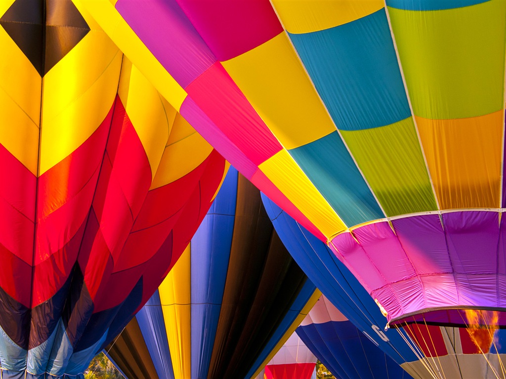 Globo de aire caliente del arco iris, Windows 8 fondos de pantalla tema de HD #6 - 1024x768