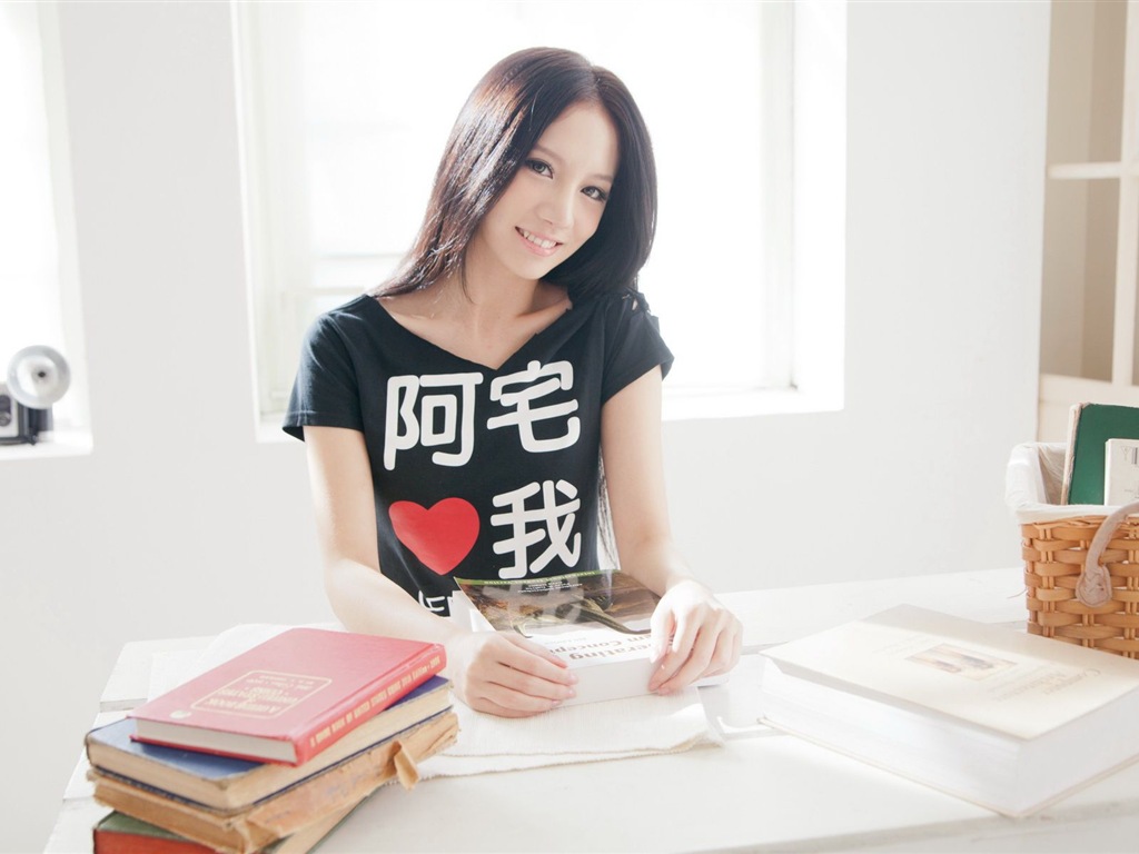 台湾女孩 林采缇 室内高清壁纸10 - 1024x768