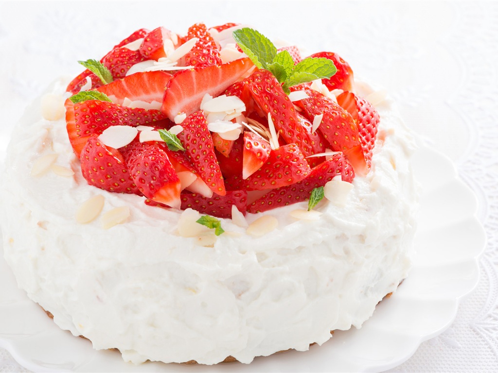 Delicious strawberry cake HD wallpapers #19 - 1024x768