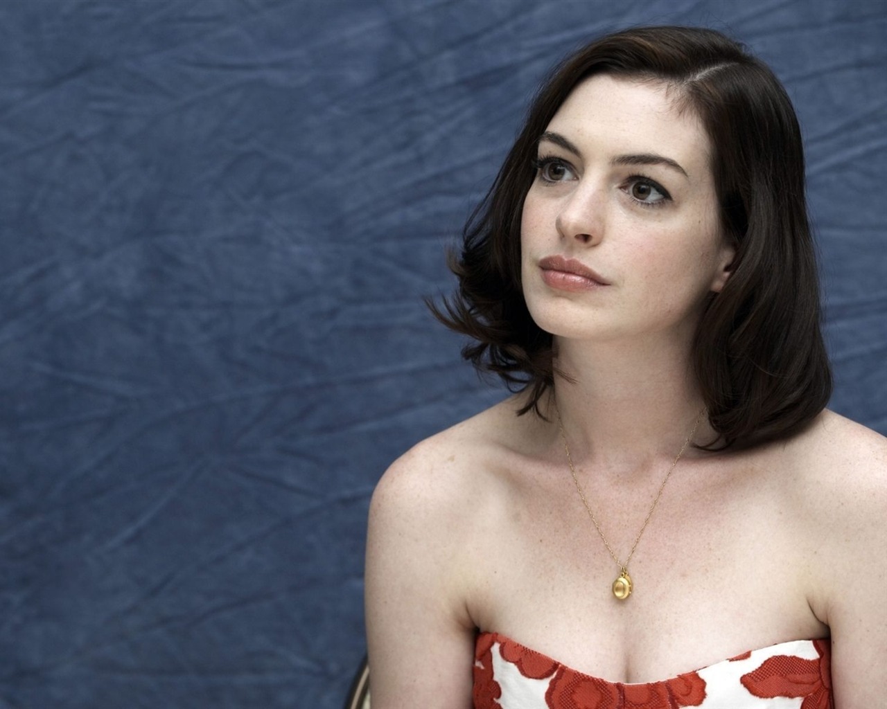 Anne Hathaway beau fond d'écran #4 - 1280x1024