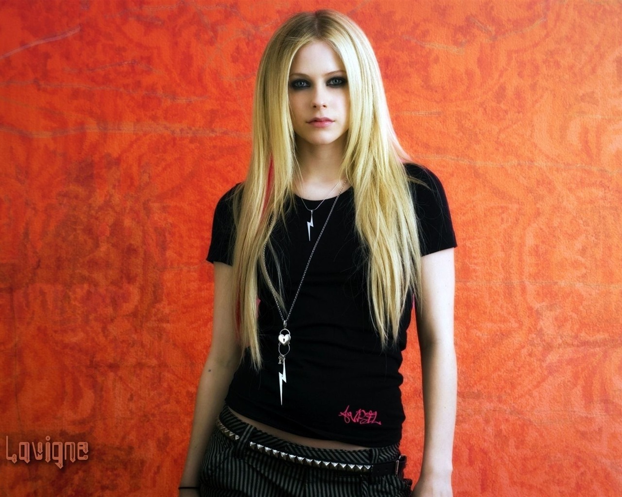 Avril Lavigne beautiful wallpaper #19 - 1280x1024