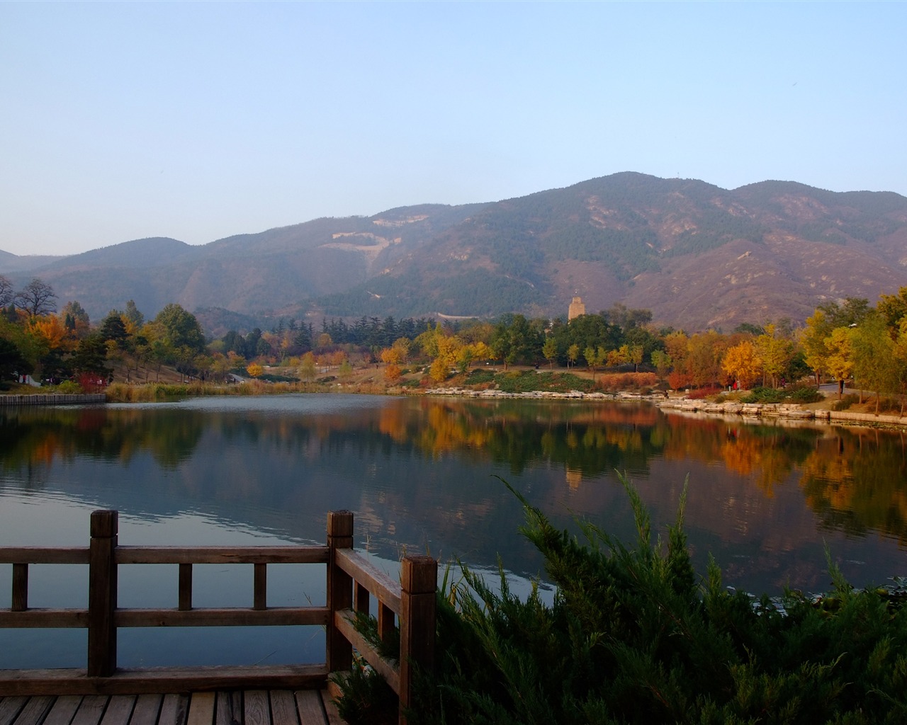 秋日的香山植物园 (螺纹钢作品)15 - 1280x1024