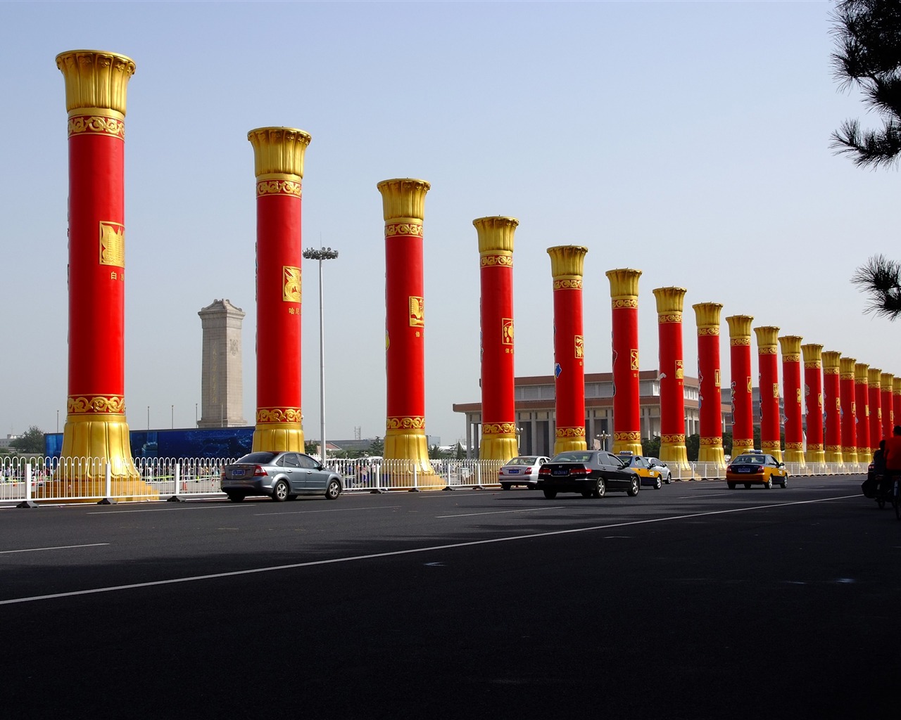 Costumes, Tiananmen Square (rebar works) #2 - 1280x1024