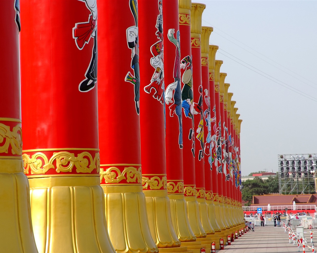 Costumes, Tiananmen Square (rebar works) #3 - 1280x1024