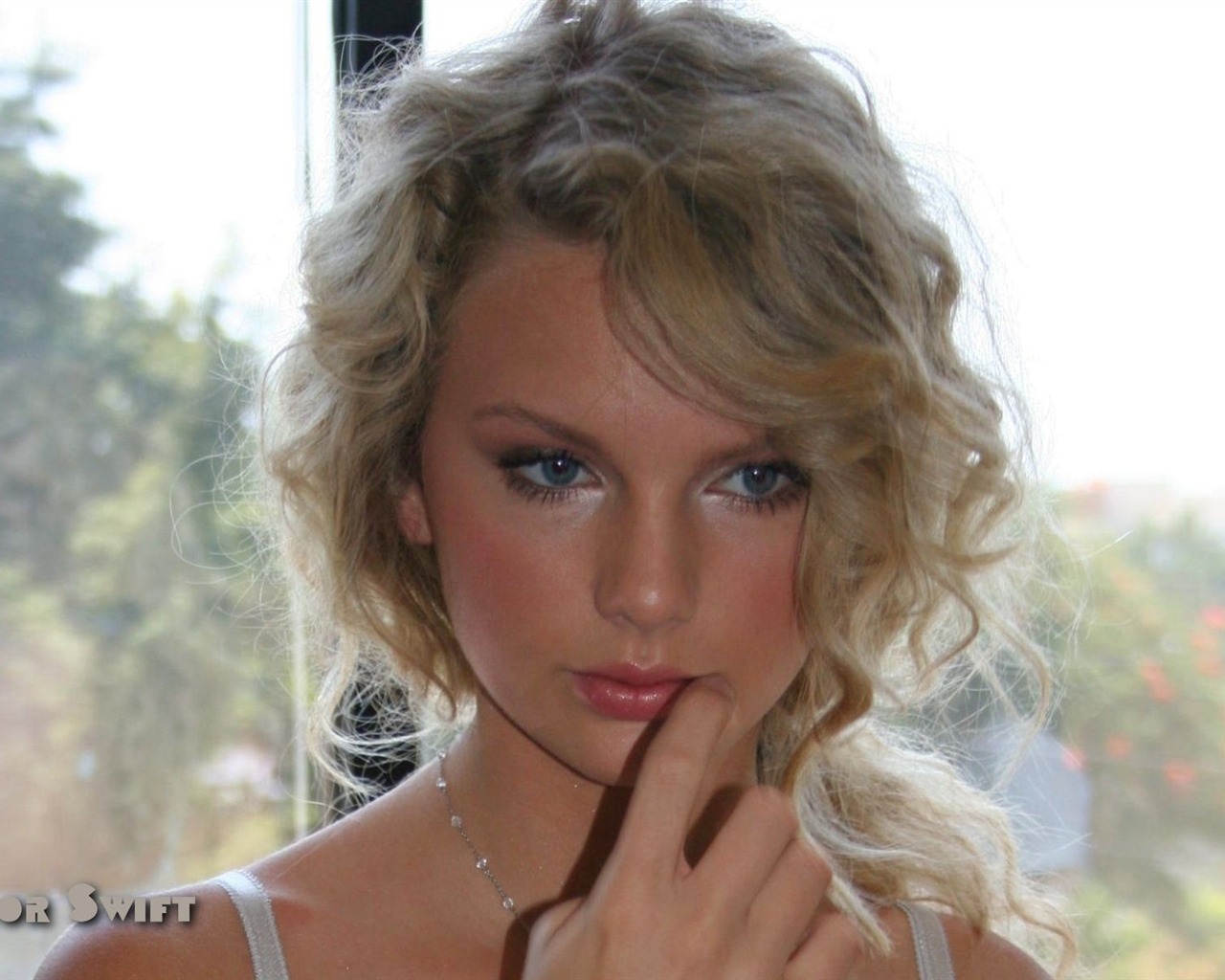 Taylor Swift krásnou tapetu #32 - 1280x1024