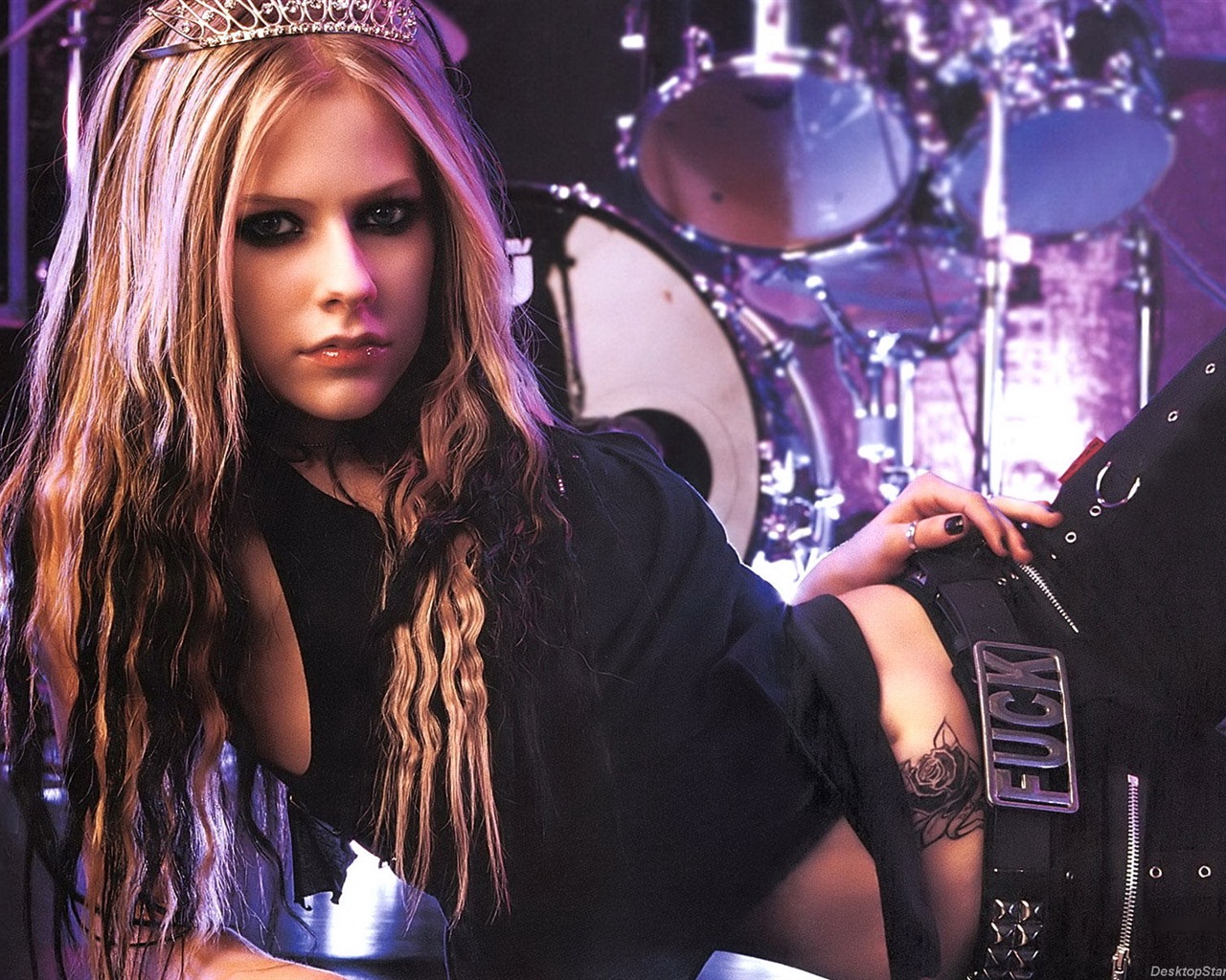 Avril Lavigne 艾薇儿·拉维妮 美女壁纸(三)2 - 1280x1024