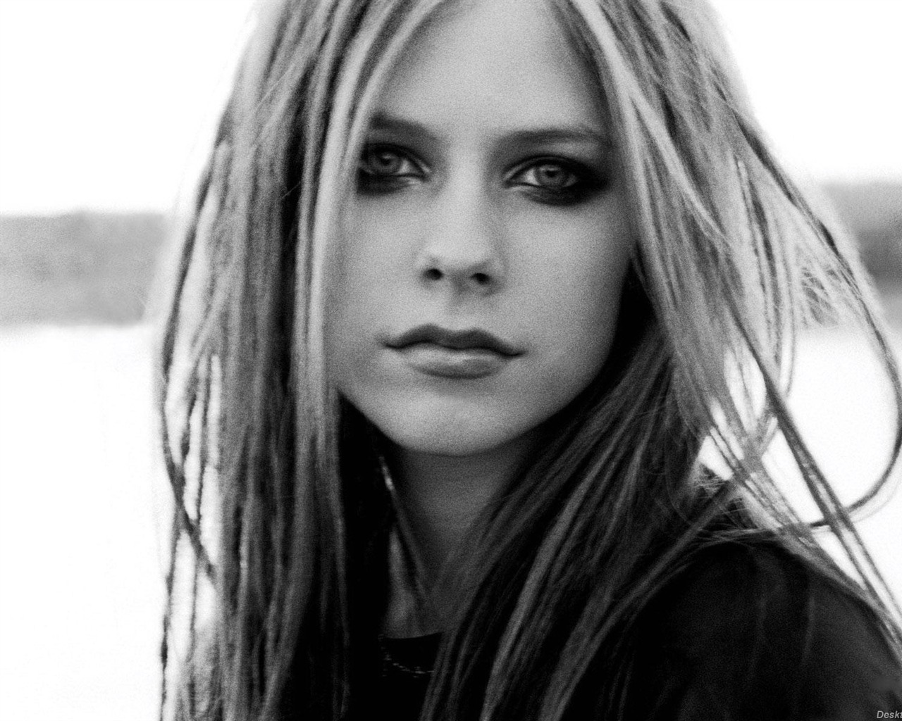 Avril Lavigne 艾薇儿·拉维妮 美女壁纸(三)11 - 1280x1024