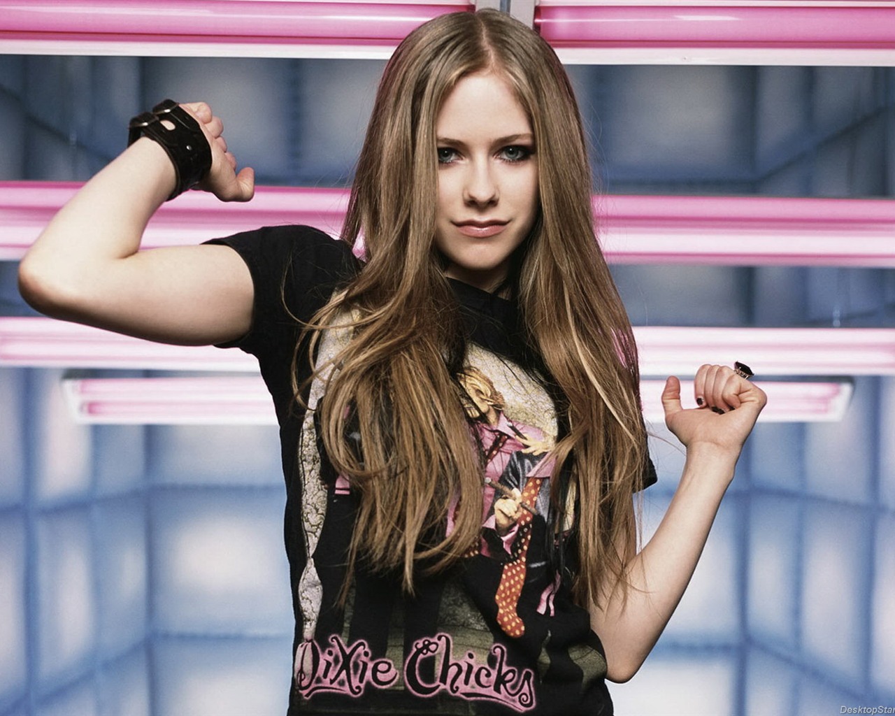 Avril Lavigne 艾薇儿·拉维妮 美女壁纸(三)14 - 1280x1024