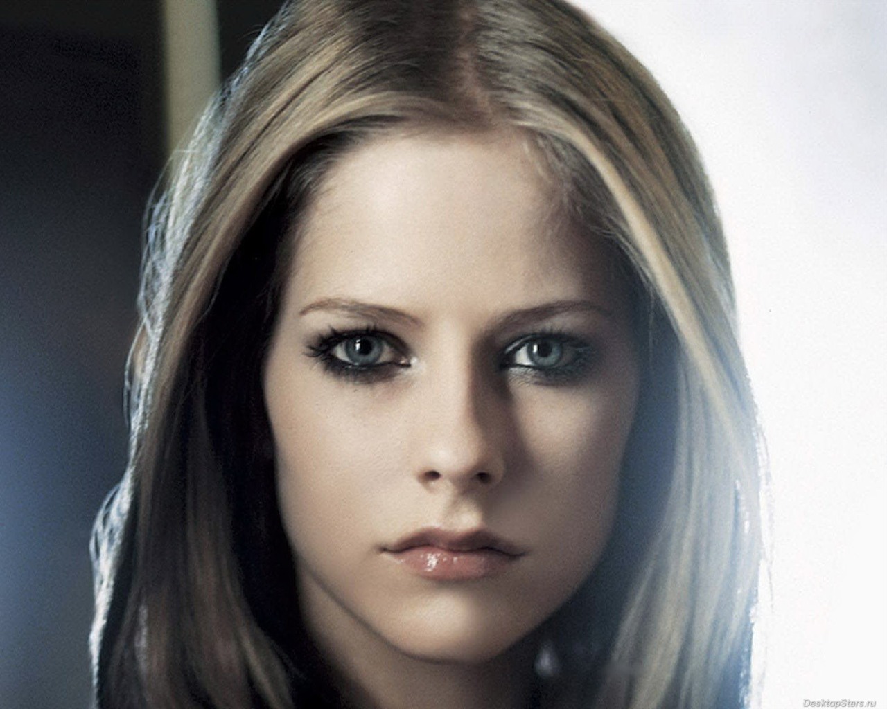 Avril Lavigne 艾薇儿·拉维妮 美女壁纸(三)15 - 1280x1024