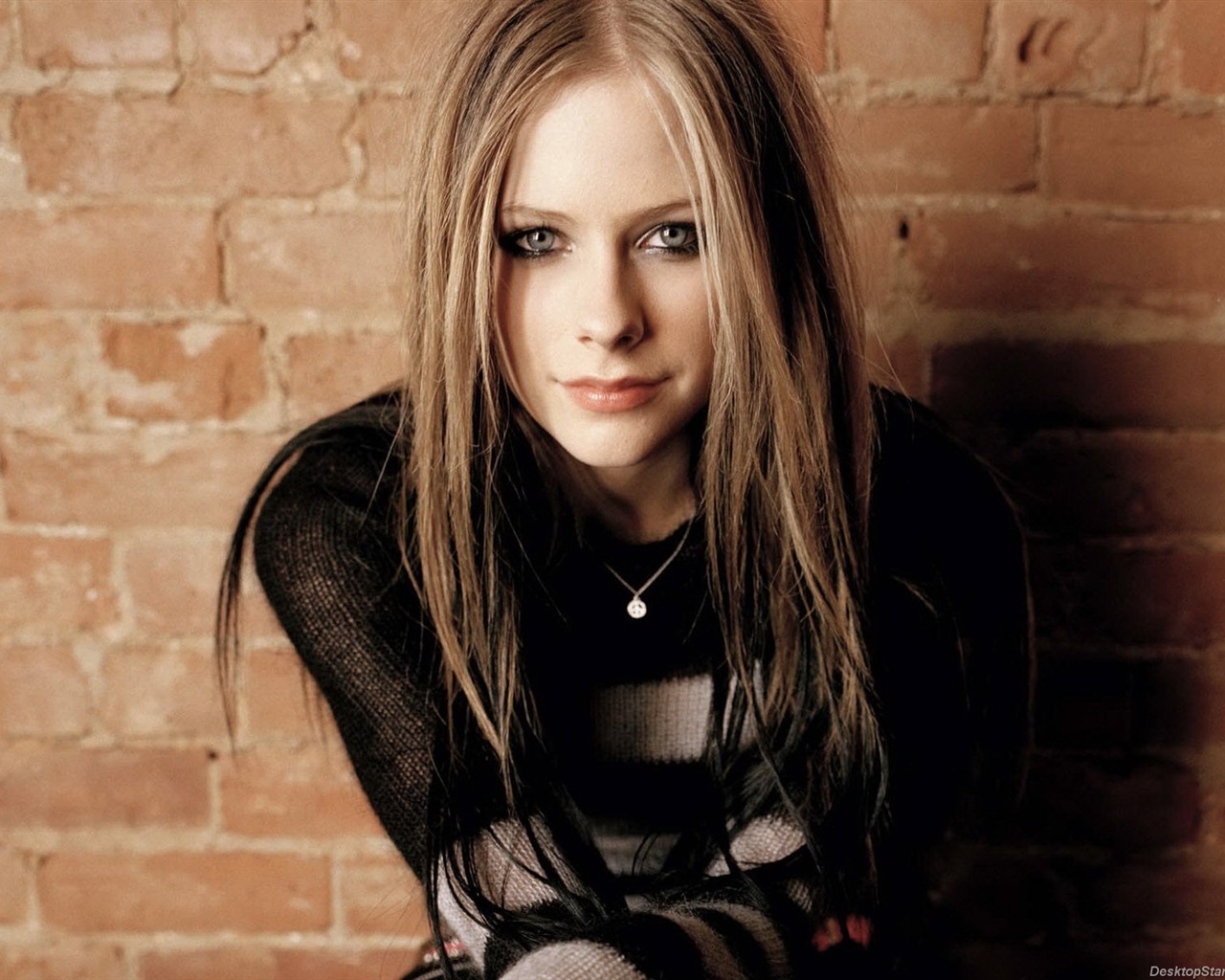 Avril Lavigne 艾薇儿·拉维妮 美女壁纸(三)16 - 1280x1024