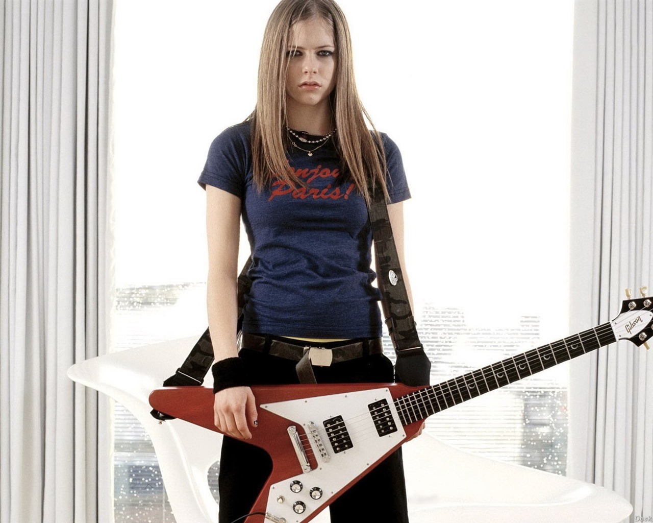 Avril Lavigne 艾薇儿·拉维妮 美女壁纸(三)18 - 1280x1024