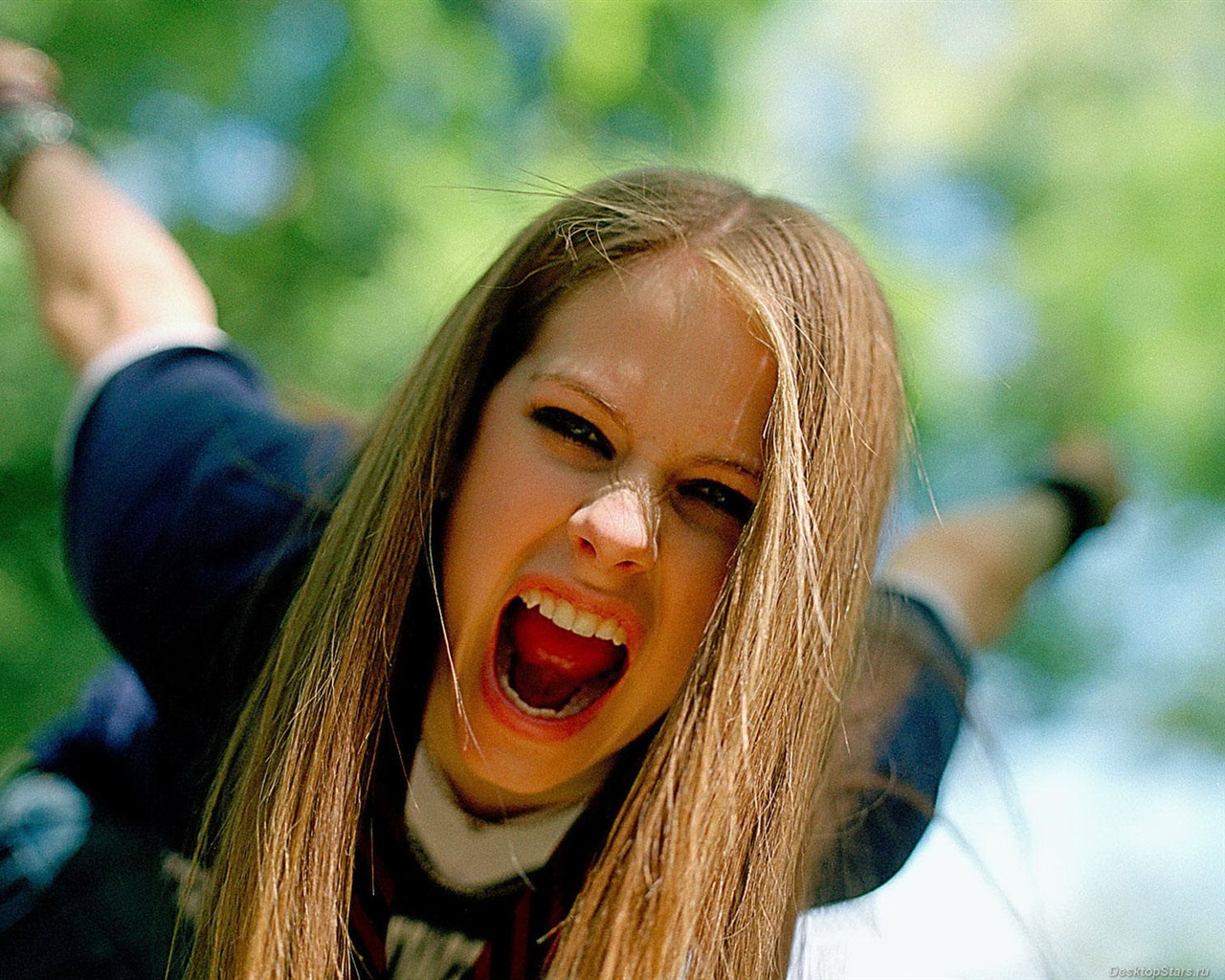 Avril Lavigne 艾薇儿·拉维妮 美女壁纸(三)19 - 1280x1024