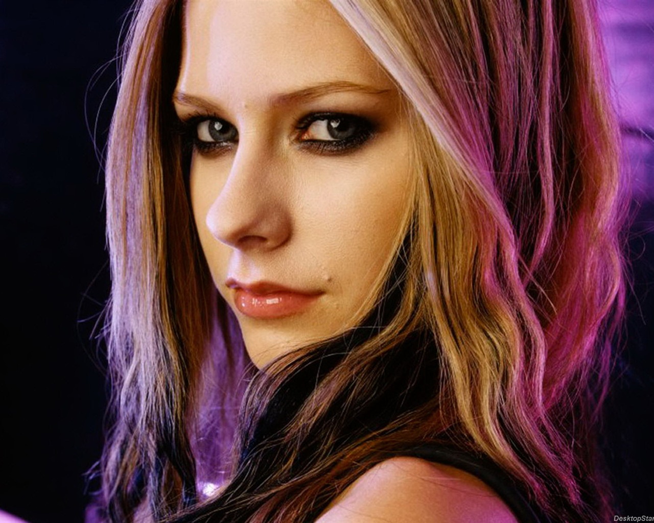 Avril Lavigne 艾薇儿·拉维妮 美女壁纸(三)25 - 1280x1024