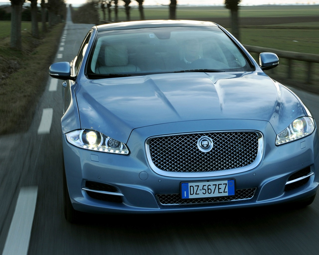 Jaguar XJL - 2010 HD wallpaper #9 - 1280x1024