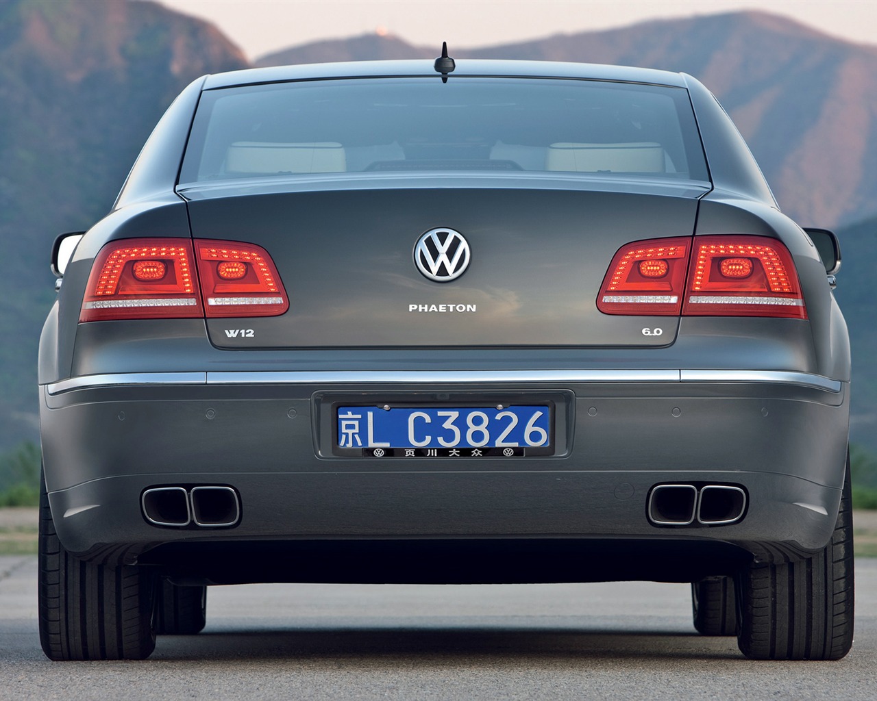 Volkswagen Phaeton W12 long wheelbase - 2010 HD wallpaper #16 - 1280x1024