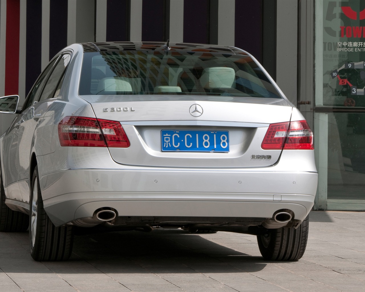 Mercedes-Benz E-Class Long Version - 2010 HD wallpaper #10 - 1280x1024