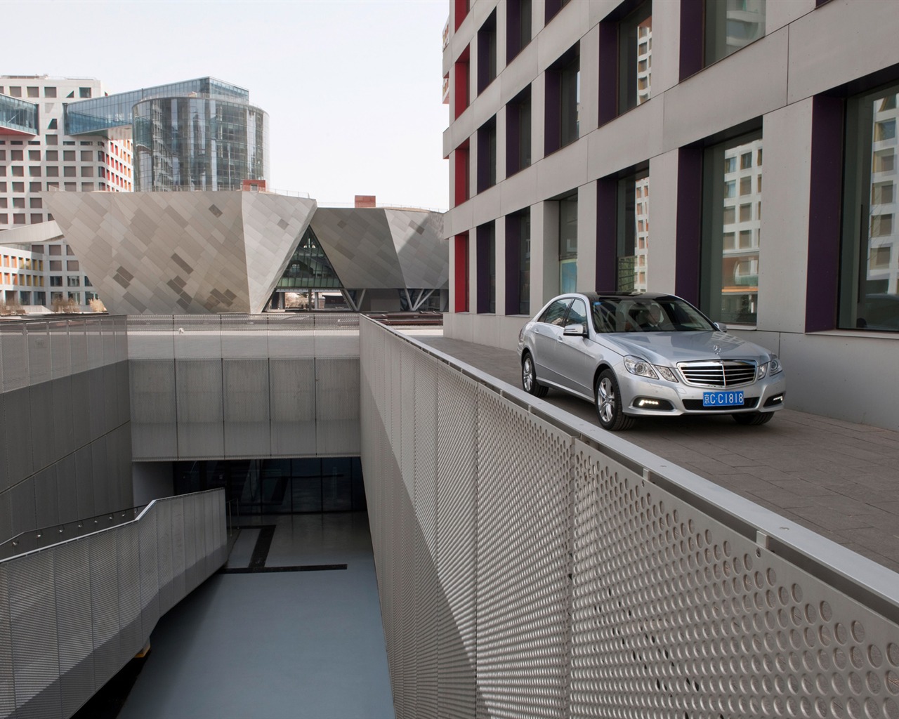 Mercedes-Benz E-Class Long Version - 2010 HD wallpaper #11 - 1280x1024