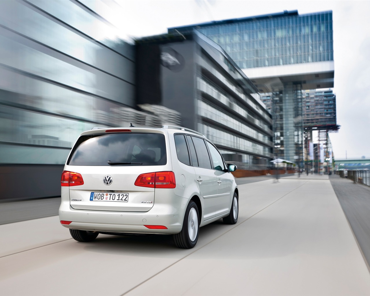 Volkswagen Touran TDI - 2010 fondos de escritorio de alta definición #3 - 1280x1024