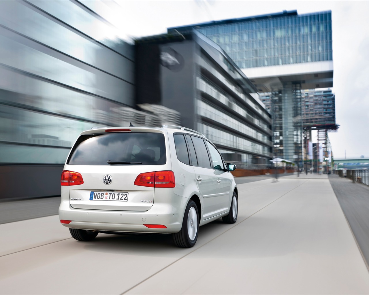 Volkswagen Touran TDI - 2010 HD wallpaper #3 - 1280x1024