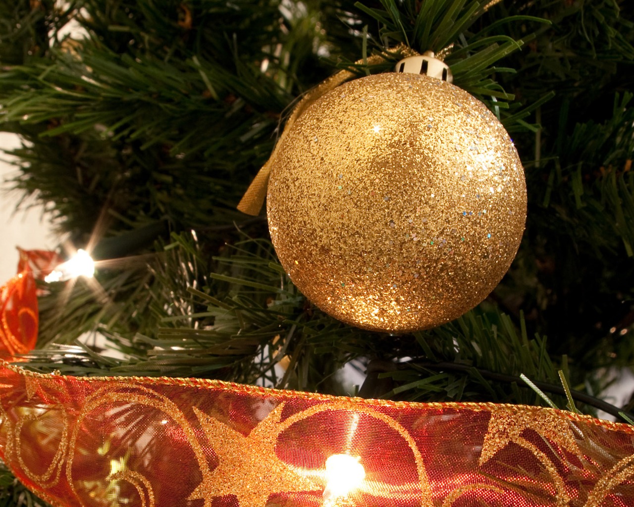 Christmas balls wallpaper (5) #4 - 1280x1024