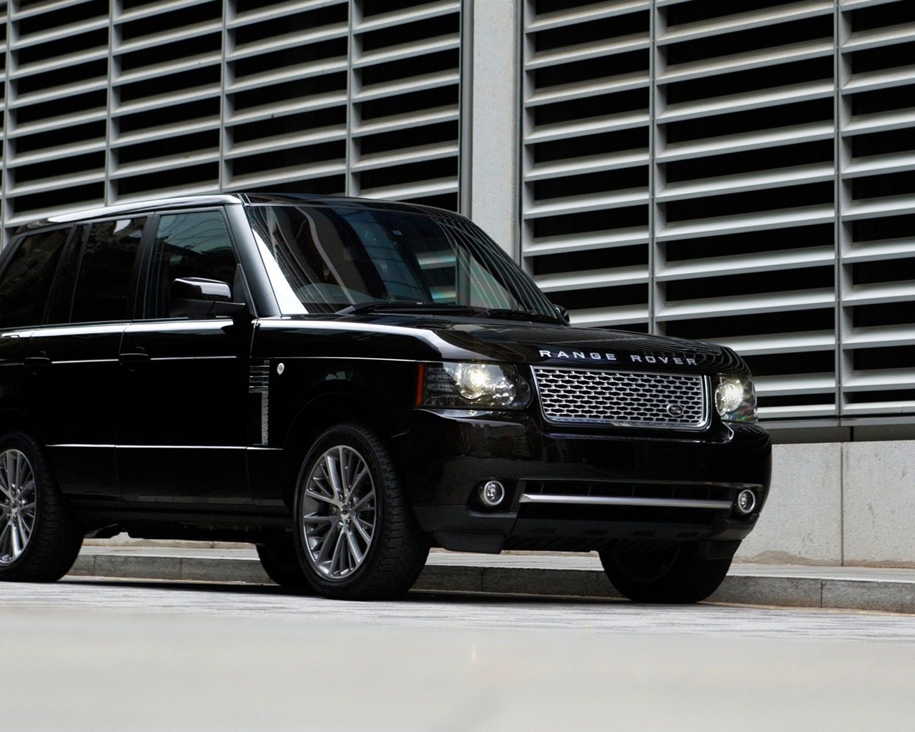 Land Rover Range Rover Black Edition - 2011 HD tapetu #3 - 1280x1024