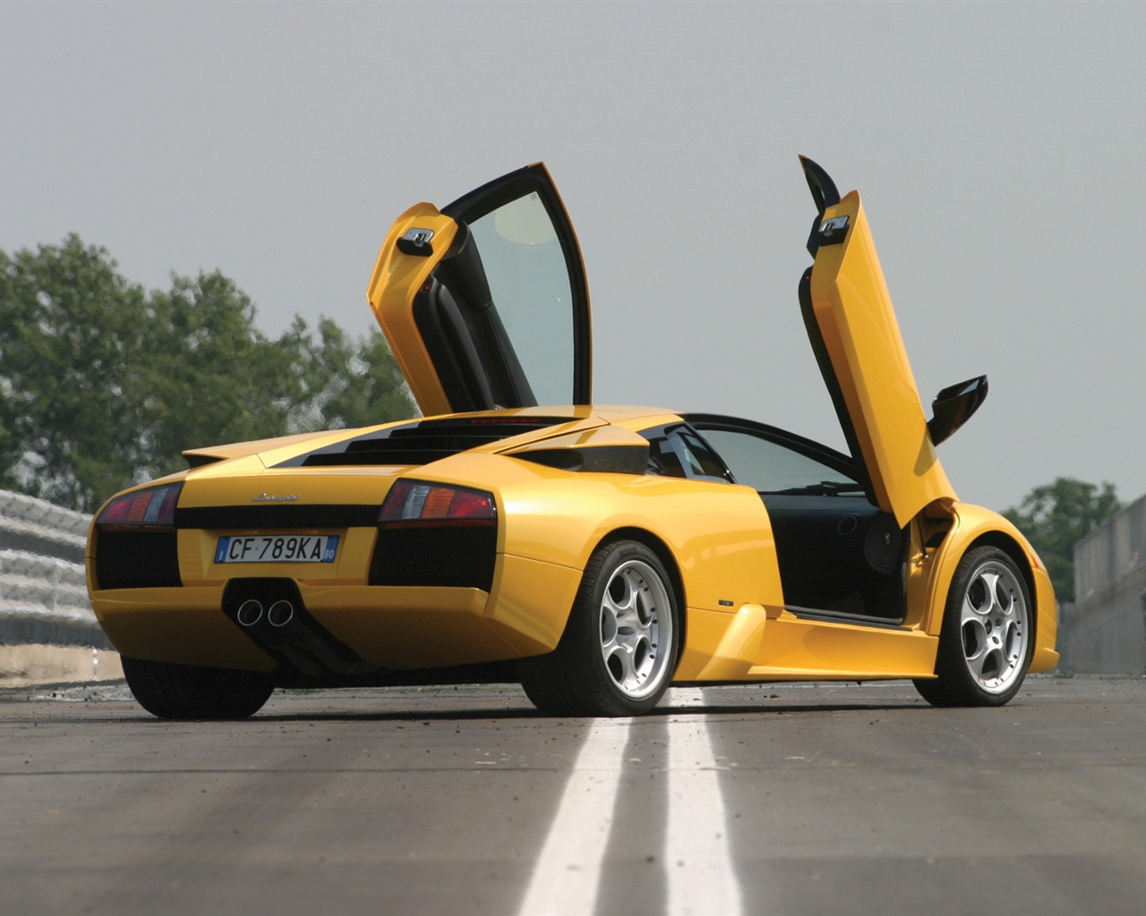 Lamborghini Murcielago - 2001 HD wallpaper (2) #13 - 1280x1024