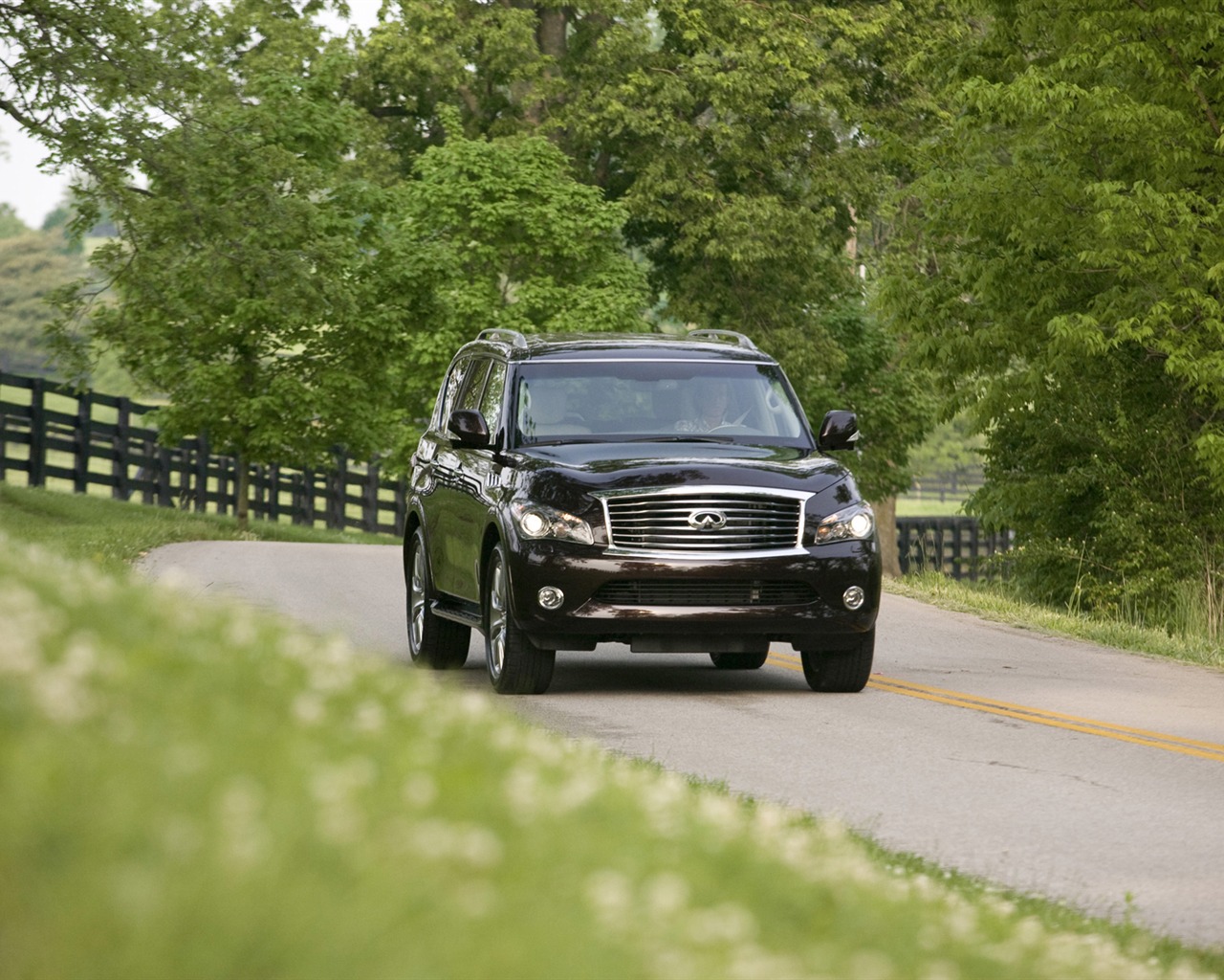 Infiniti QX56 - 2011 HD Wallpaper #7 - 1280x1024